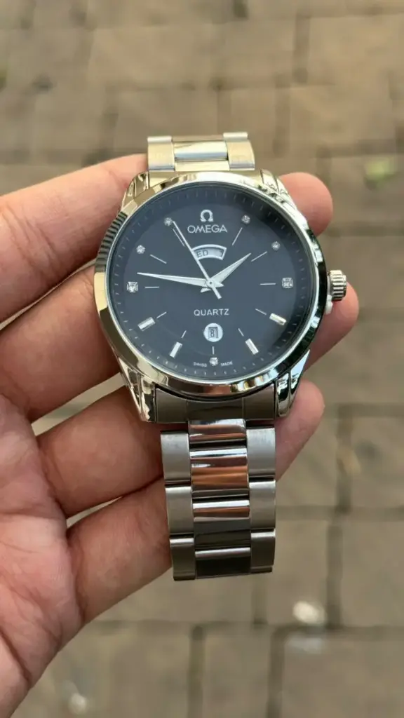 Omega Quartz Luxury Watch – Black Dial with Stainless Steel Strap for Men